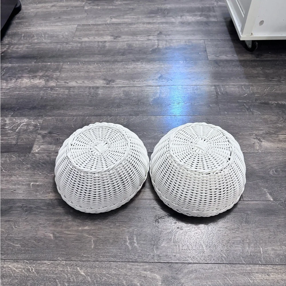 Set of 2 Lock&Lock White Round Baskets NWOT‎